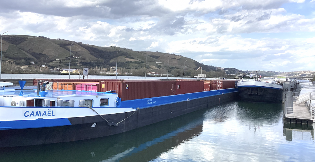 Réforme des retraites-Le Rhône coupé depuis près d’un mois, bateaux de fret et de croisière bloqués : une grève qui tombe fort mal