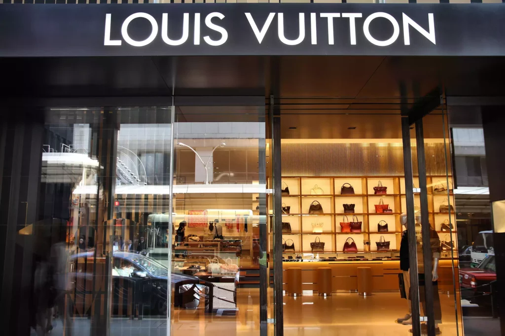 Il regroupe les plus grandes maisons : le luxe s’affiche pour la 1ère fois pour recruter, à la Cité Internationale à Lyon